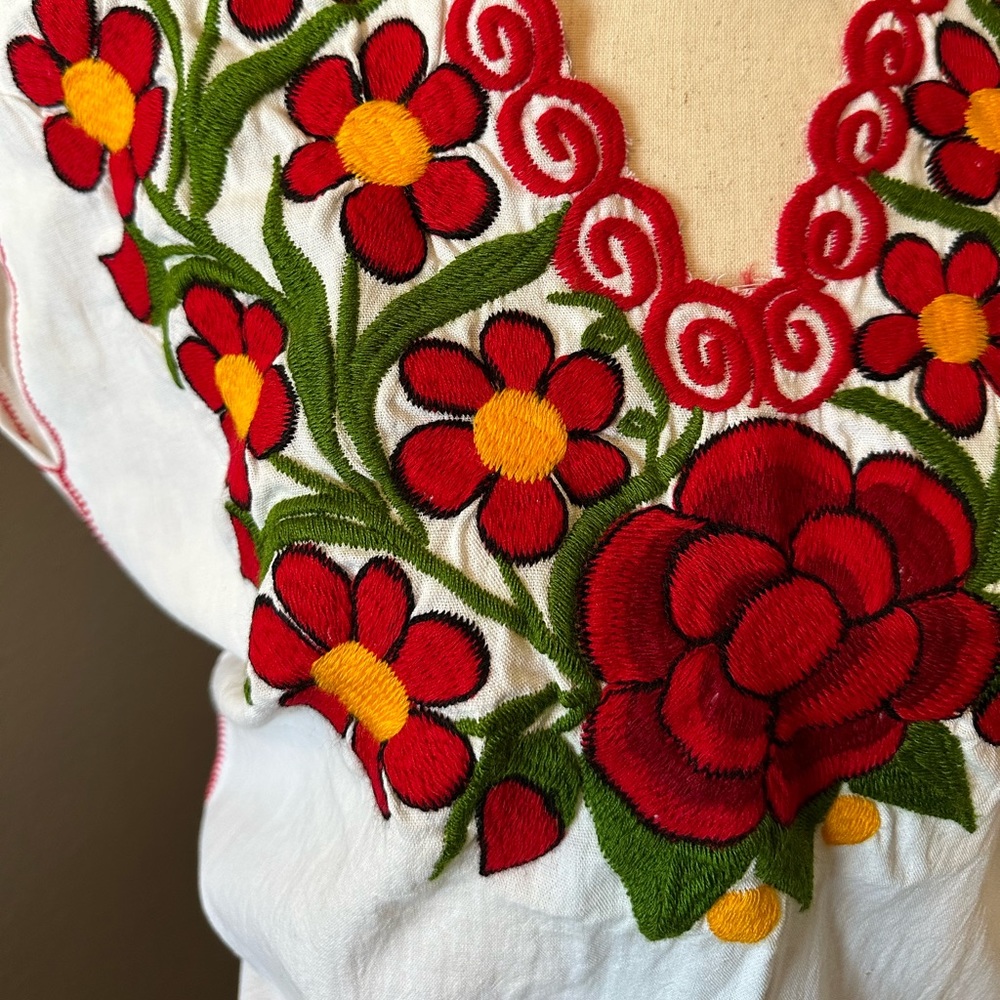 ❌ SOLD ❌ Embroidered Floral Top